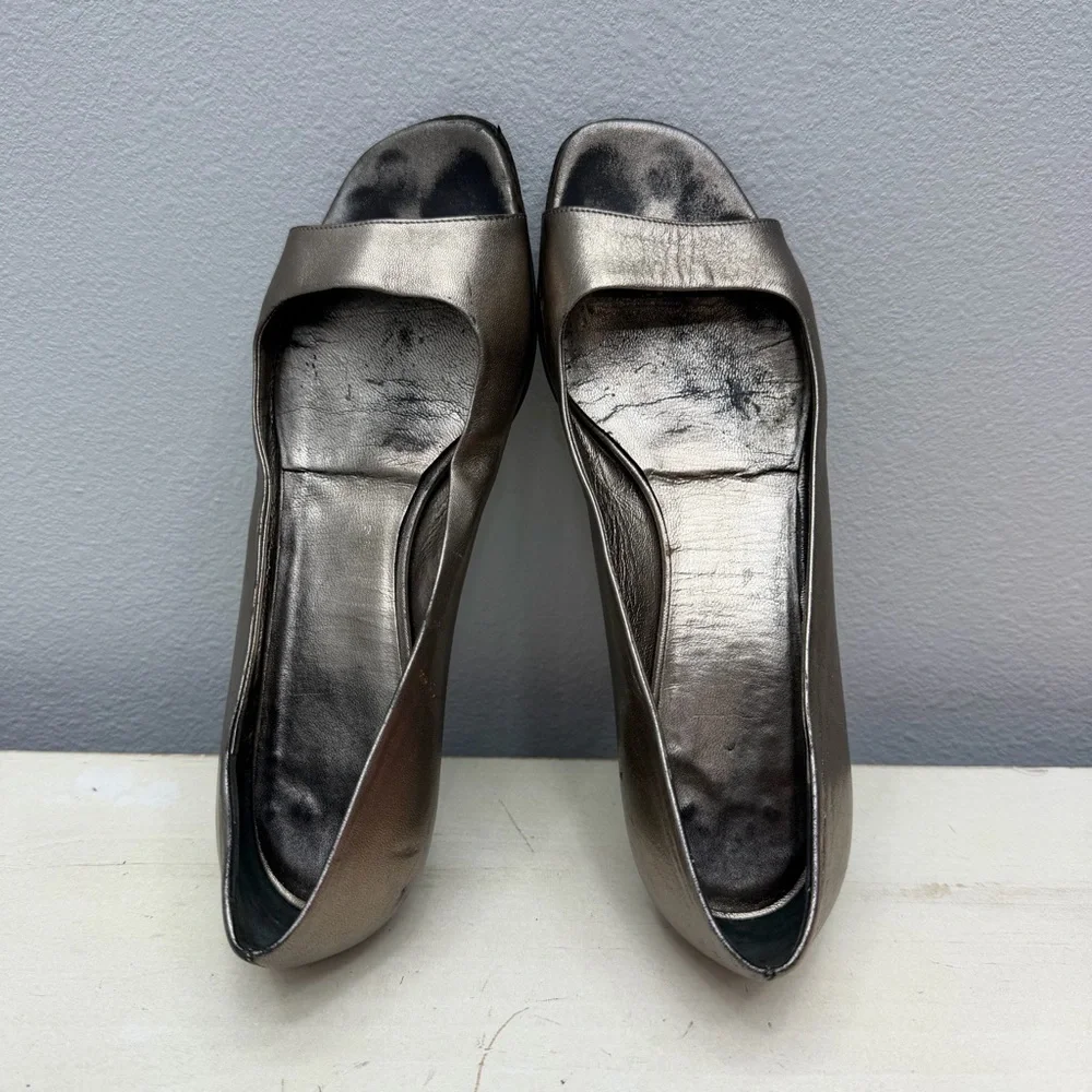Salvatore Ferragamo Silver Leather Open Toe Kitten Heel Pumps Size 7